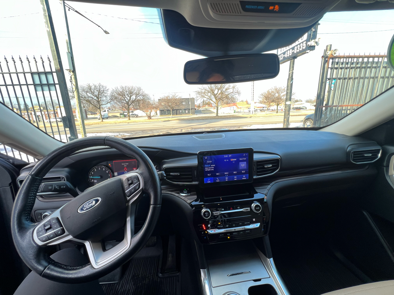Vehicle image 21 of 32