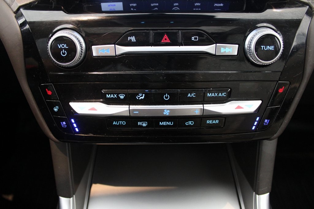 Vehicle image 33 of 48