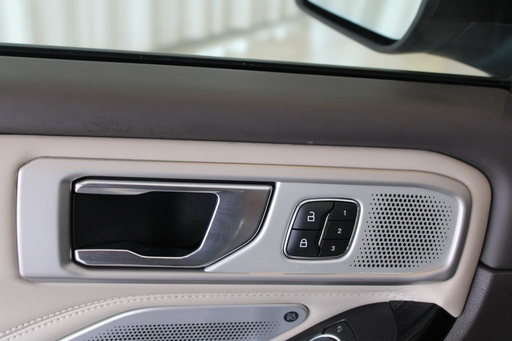 Vehicle image 12 of 48