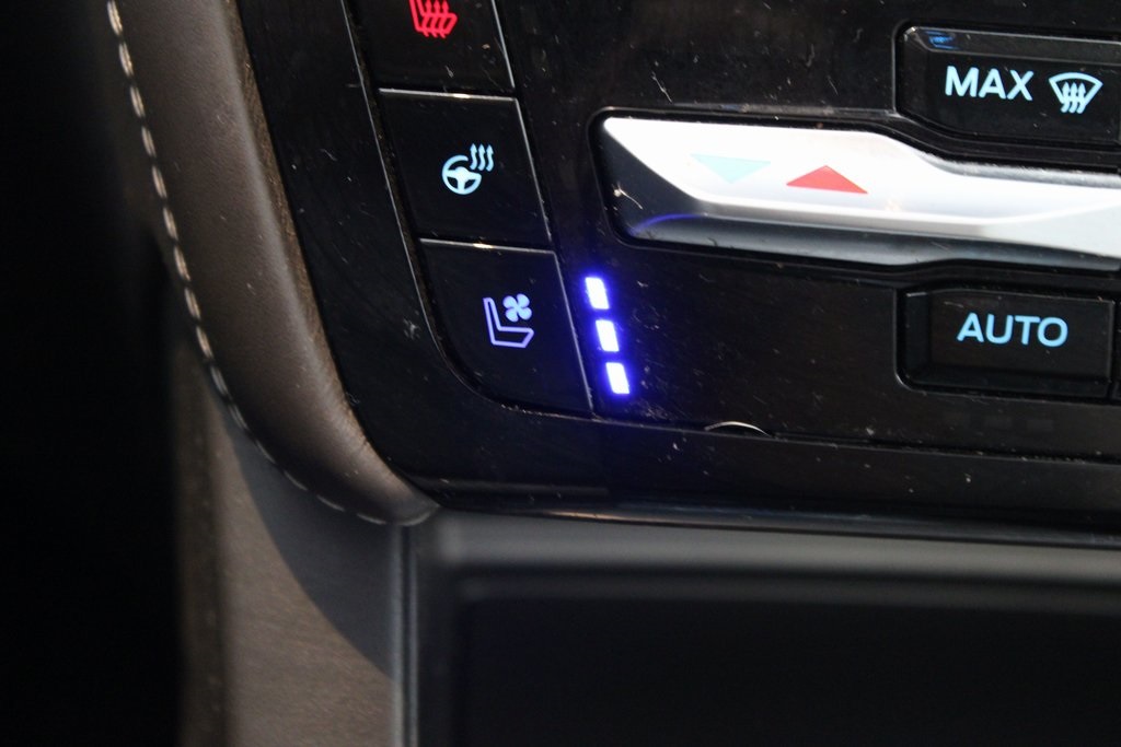 Vehicle image 34 of 48