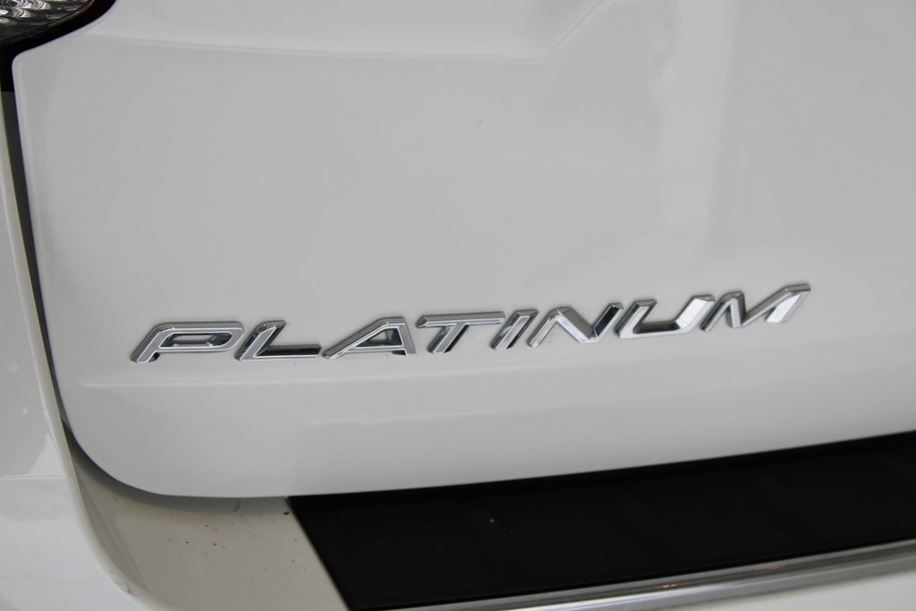 Vehicle image 43 of 48