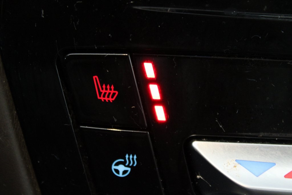 Vehicle image 32 of 48