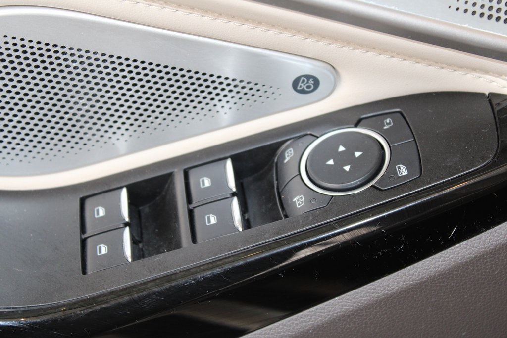 Vehicle image 13 of 48