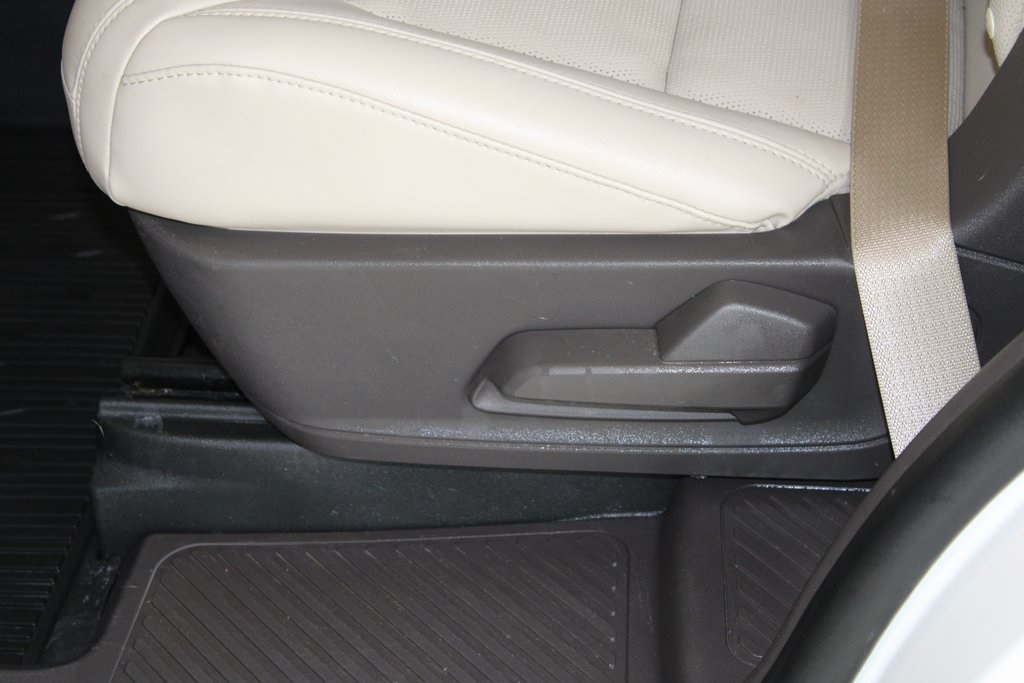Vehicle image 18 of 48