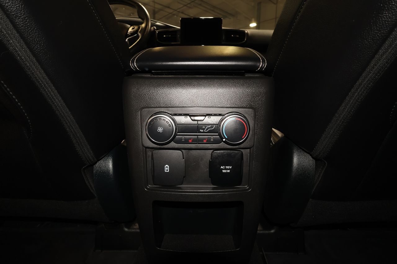 Vehicle image 31 of 38