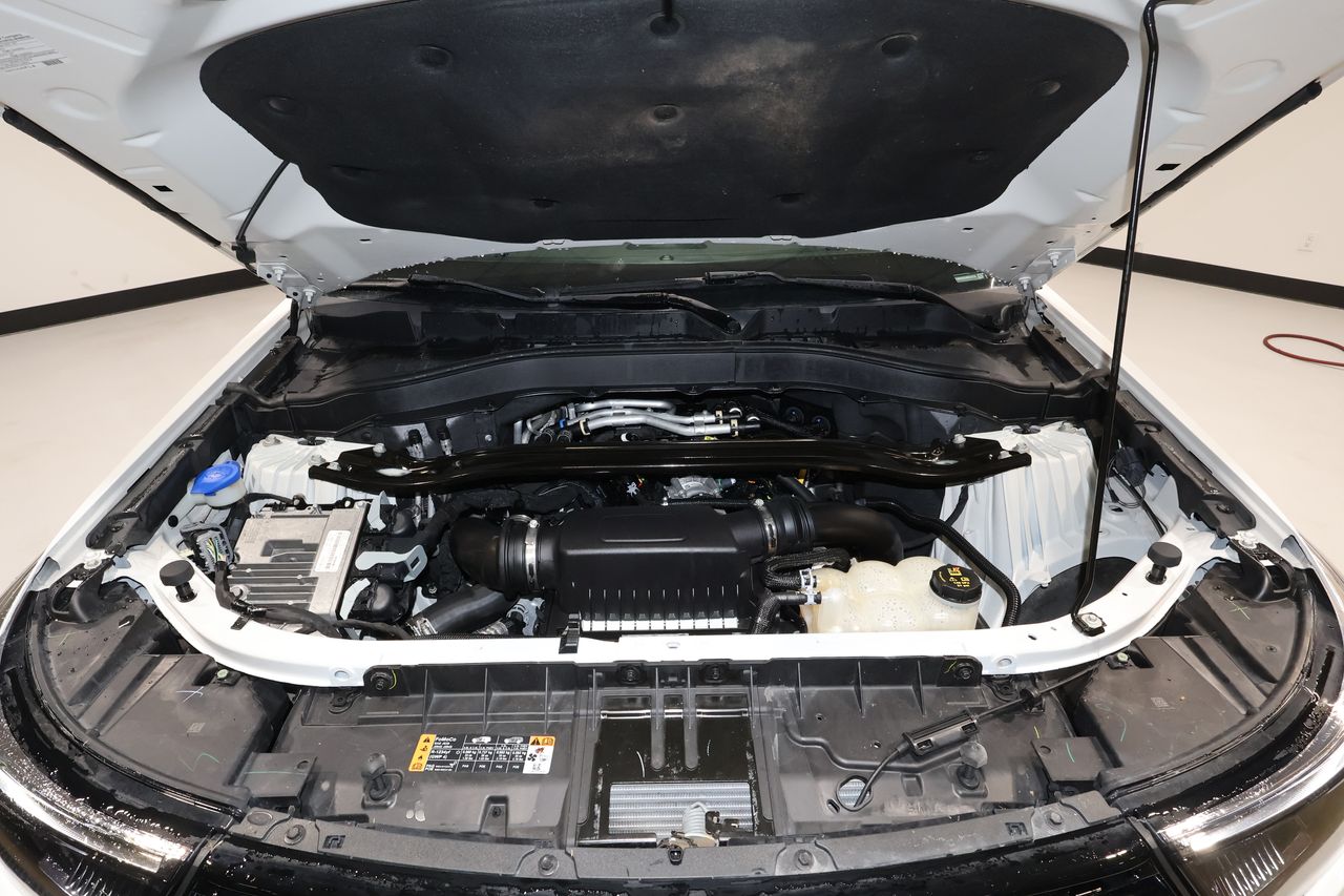 Vehicle image 33 of 38