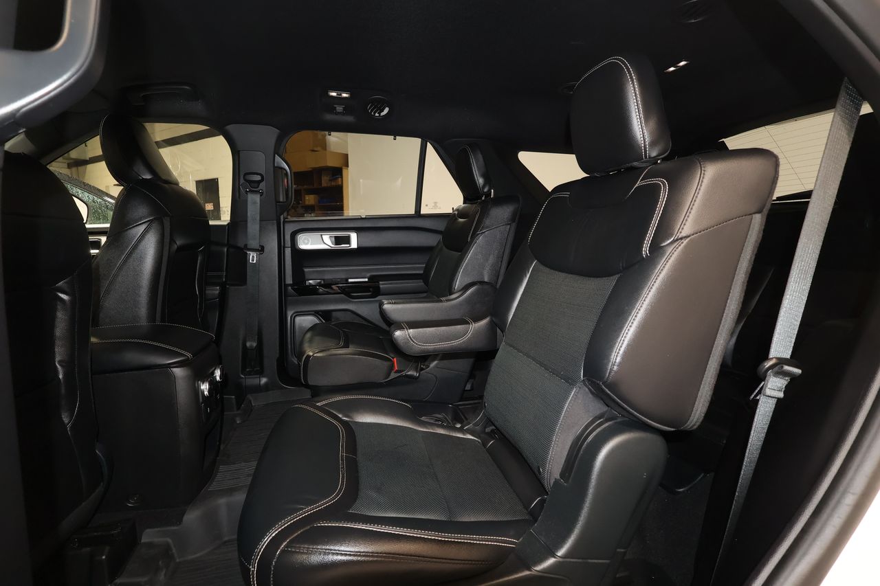 Vehicle image 24 of 38