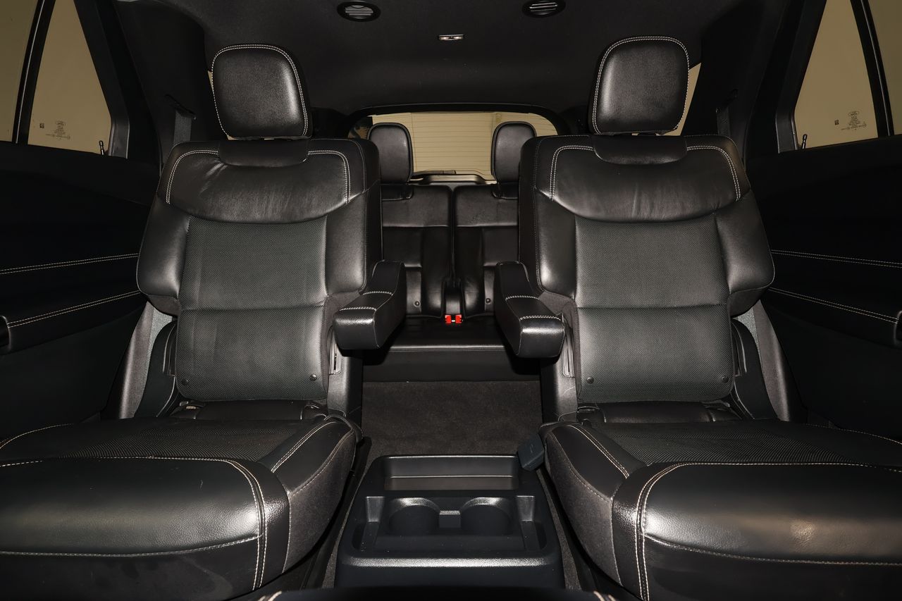 Vehicle image 32 of 38