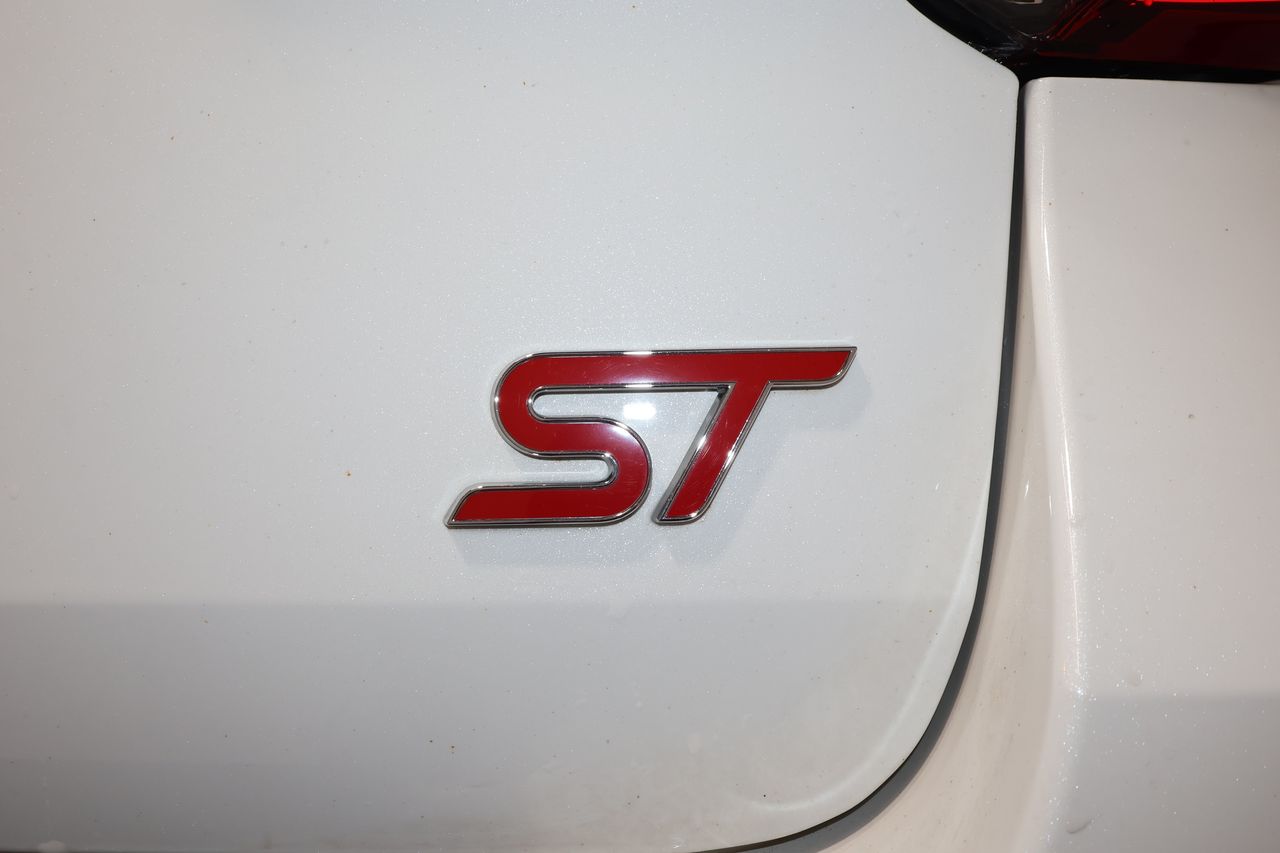 Vehicle image 36 of 38