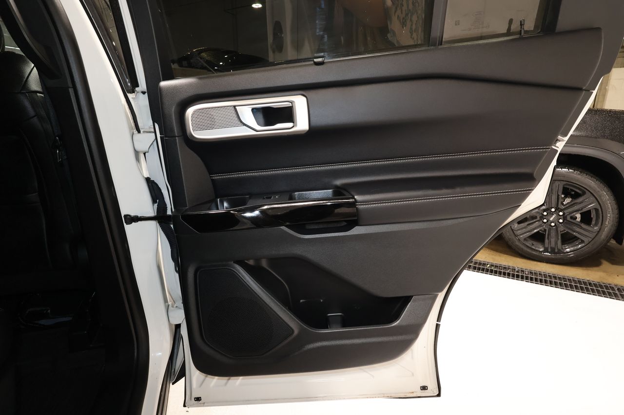 Vehicle image 20 of 38