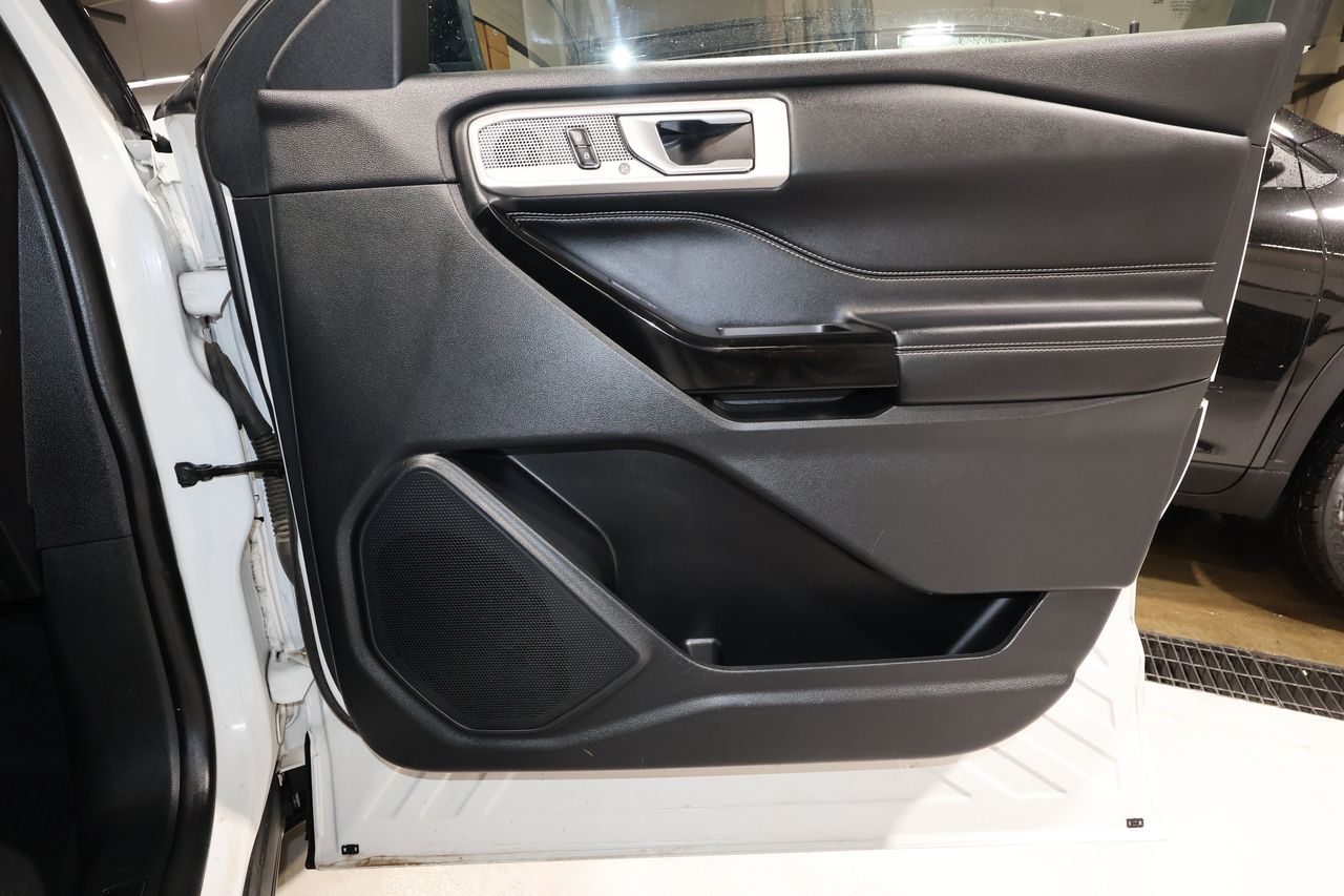 Vehicle image 19 of 38