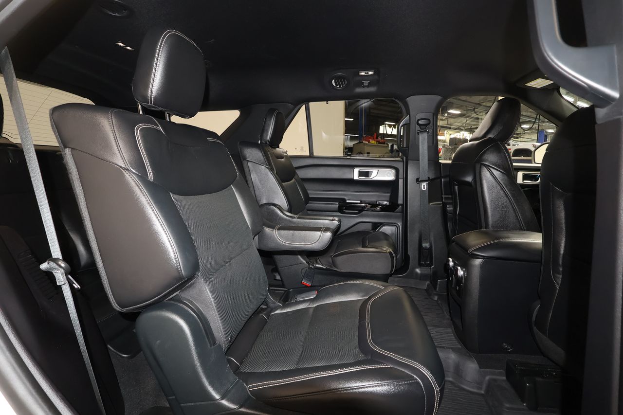 Vehicle image 27 of 38