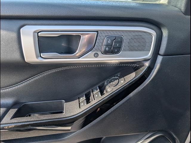 Vehicle image 15 of 24