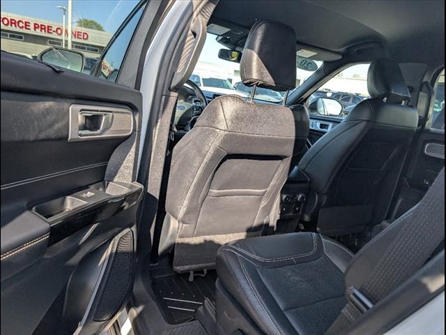 Vehicle image 16 of 24
