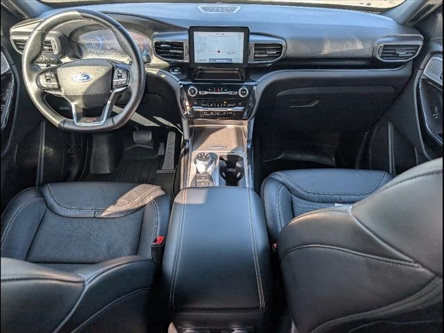Vehicle image 18 of 24