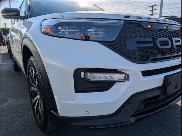 Vehicle image 22 of 24