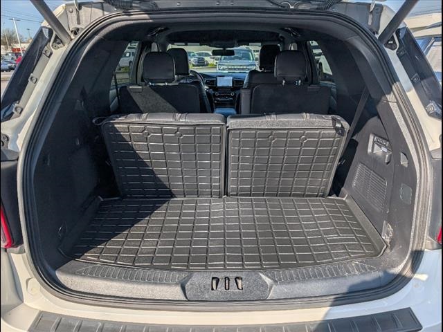 Vehicle image 20 of 24