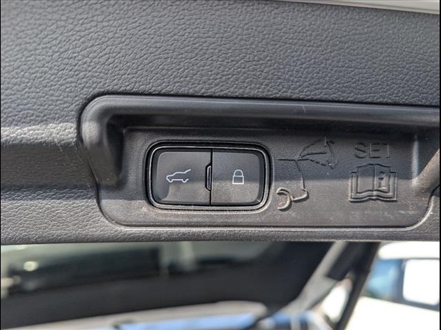Vehicle image 21 of 24
