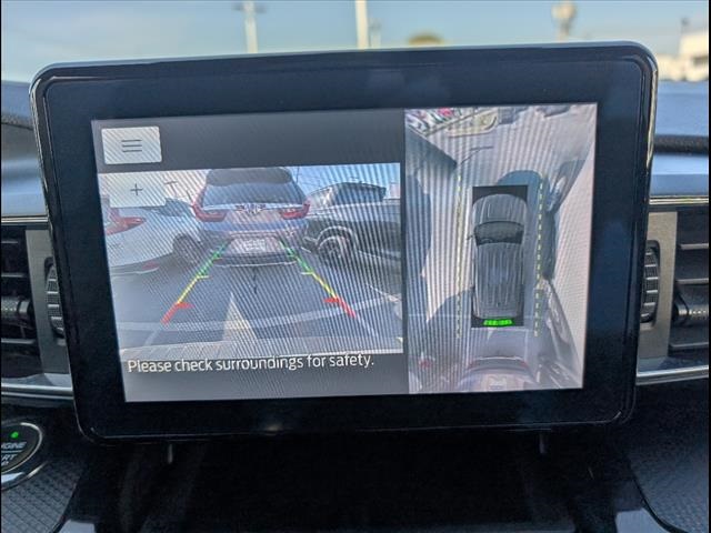 Vehicle image 11 of 24