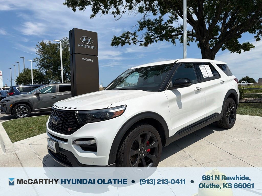 2021 Ford Explorer ST Image 2 of 34