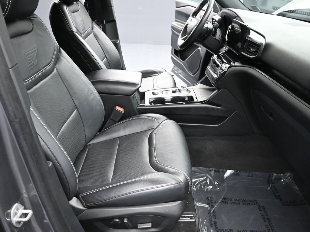 Vehicle image 34 of 53