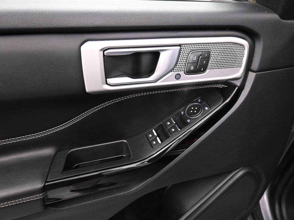 Vehicle image 44 of 53