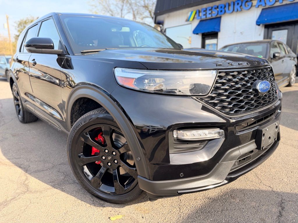 2021 Ford Explorer ST Image 2 of 21