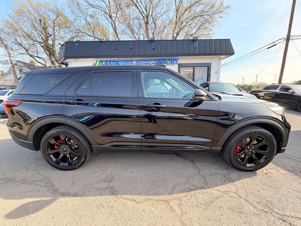 2021 Ford Explorer ST Image 3 of 21