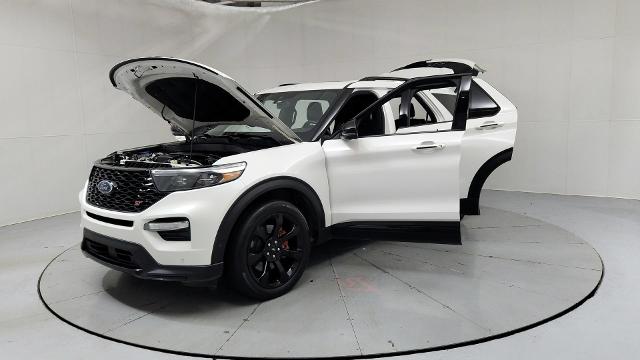 2021 Ford Explorer ST Image 2 of 31
