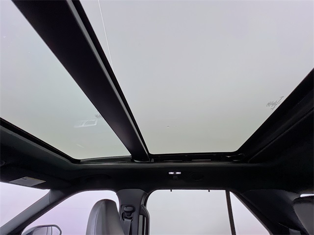 Vehicle image 22 of 43