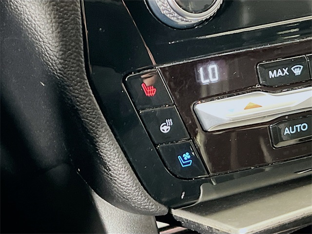 Vehicle image 40 of 43