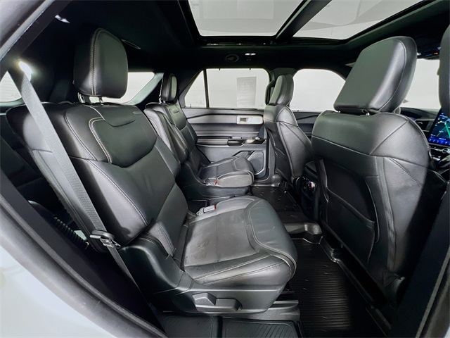 Vehicle image 16 of 43