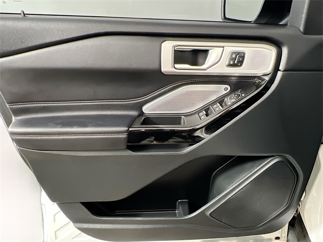 Vehicle image 31 of 43