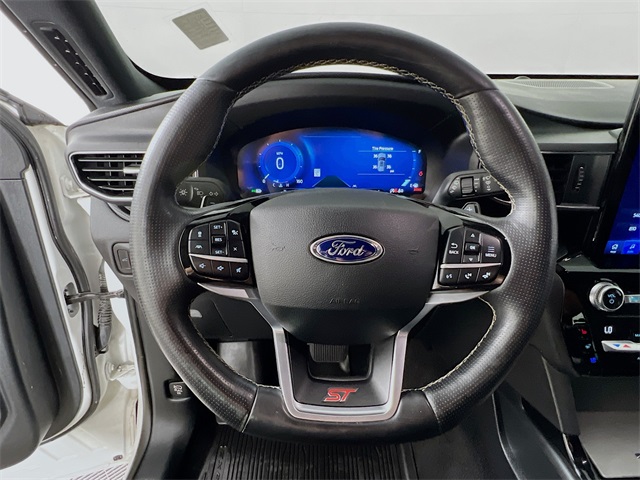 Vehicle image 41 of 43