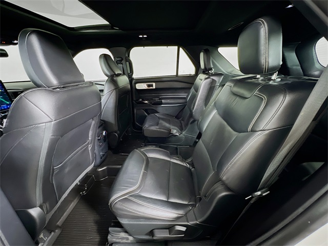 Vehicle image 17 of 43