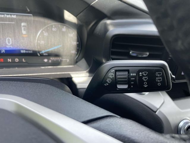 Vehicle image 33 of 35