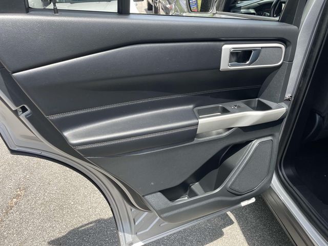 Vehicle image 18 of 35