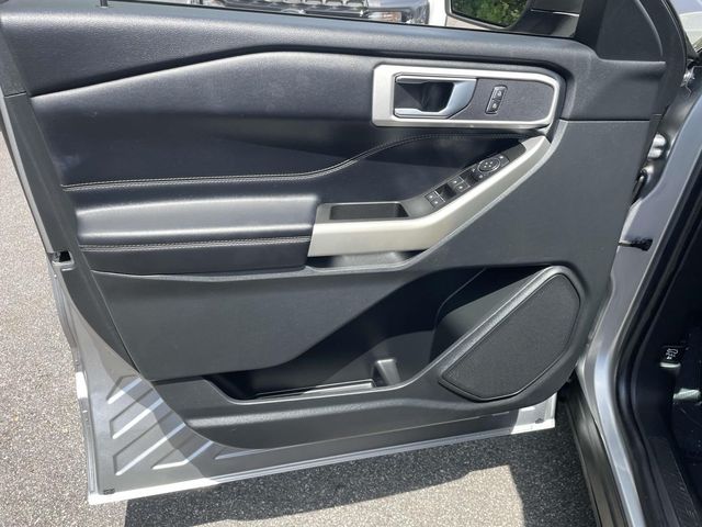 Vehicle image 19 of 35