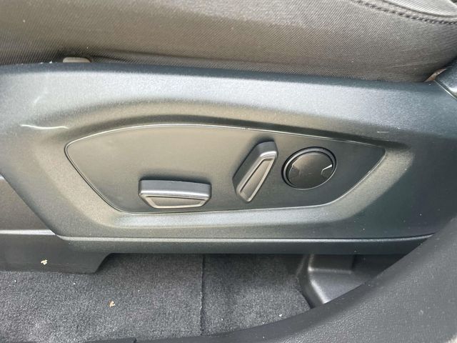 Vehicle image 21 of 35