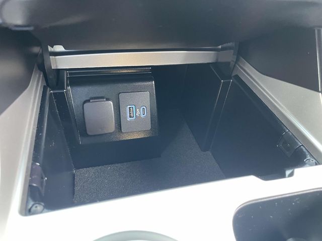Vehicle image 28 of 35