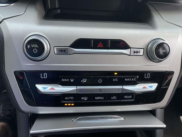Vehicle image 26 of 35