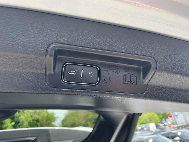 Vehicle image 11 of 35