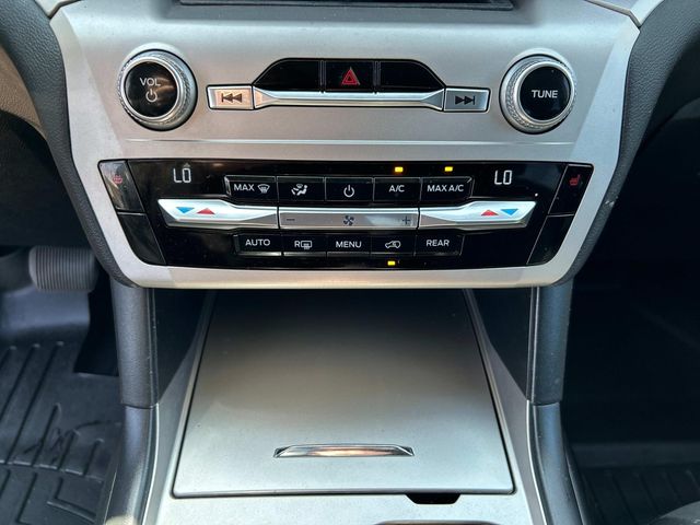 Vehicle image 29 of 31