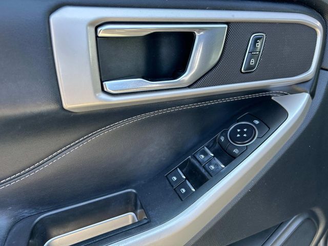 Vehicle image 18 of 31