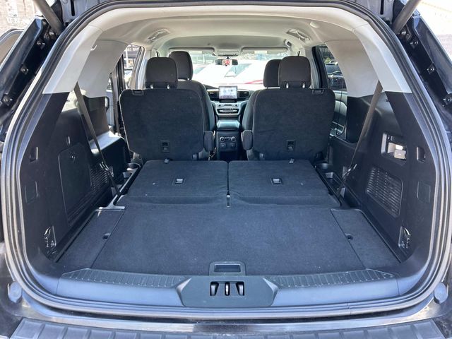 Vehicle image 14 of 31