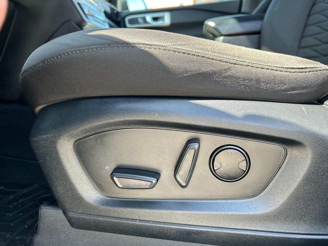 Vehicle image 19 of 31