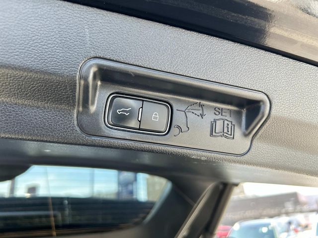 Vehicle image 16 of 31
