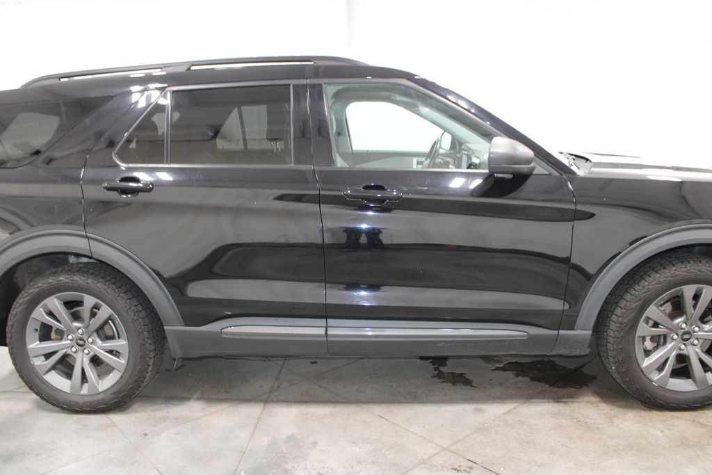 2021 Ford Explorer XLT Image 3 of 34