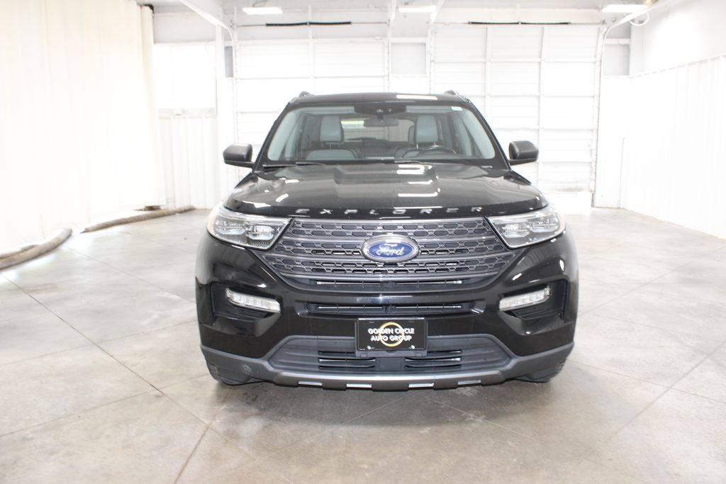 2021 Ford Explorer XLT Image 2 of 34