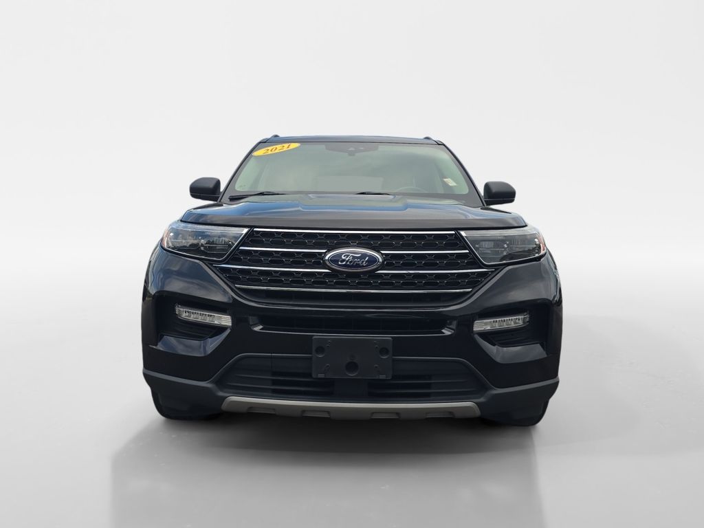 2021 Ford Explorer XLT Image 2 of 25